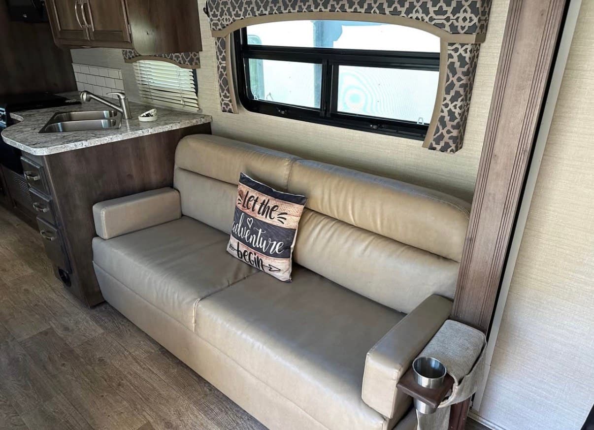 2018 Jayco Alante 29S, living area