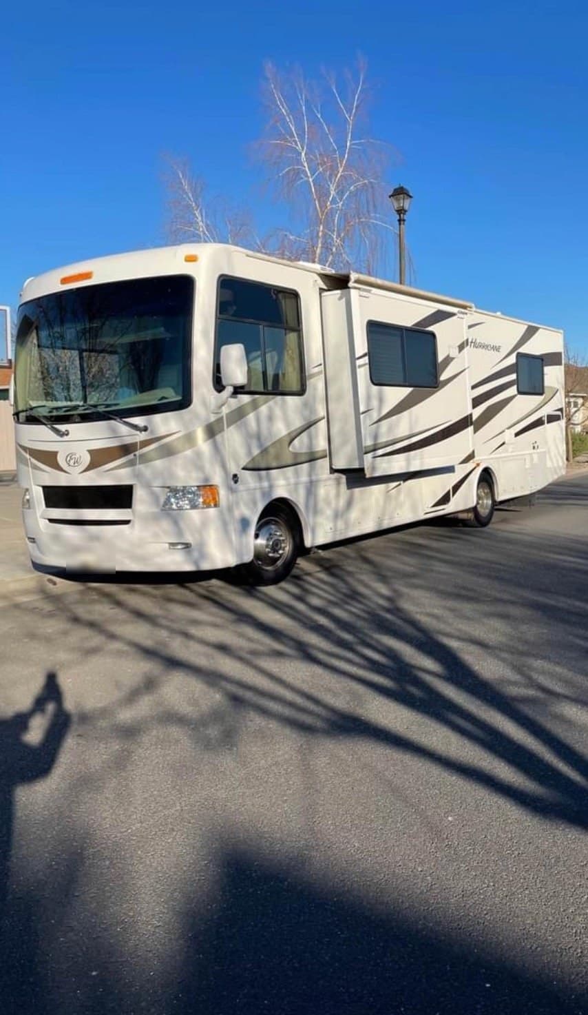 2011 Thor Four Winds Hurricane 31D exterior